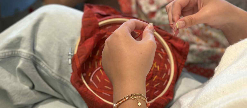 Forvandling af tekstiler, værksted på Rønne Bibliotek d. 24.1.2026