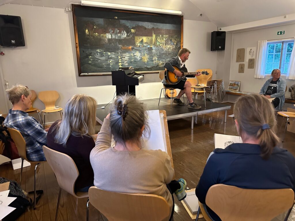 tegn-efter-levende-model-til-musik